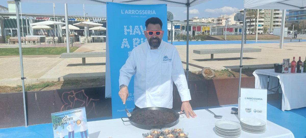 VisitCalafell's tweet photo. 🥘Des de @CalafellRadio ens arriben aquestes imatges de la Presentació de les Jornades Gastrònomiques de l'Arròs i els Tastets del Mar a Calafell, El Vendrell i Cunit 😎
📌 Port de Segur de Calafell
#VisitCalafell #JornadesGastronòmiques #Arròs https://t.co/7AlzFFxenN