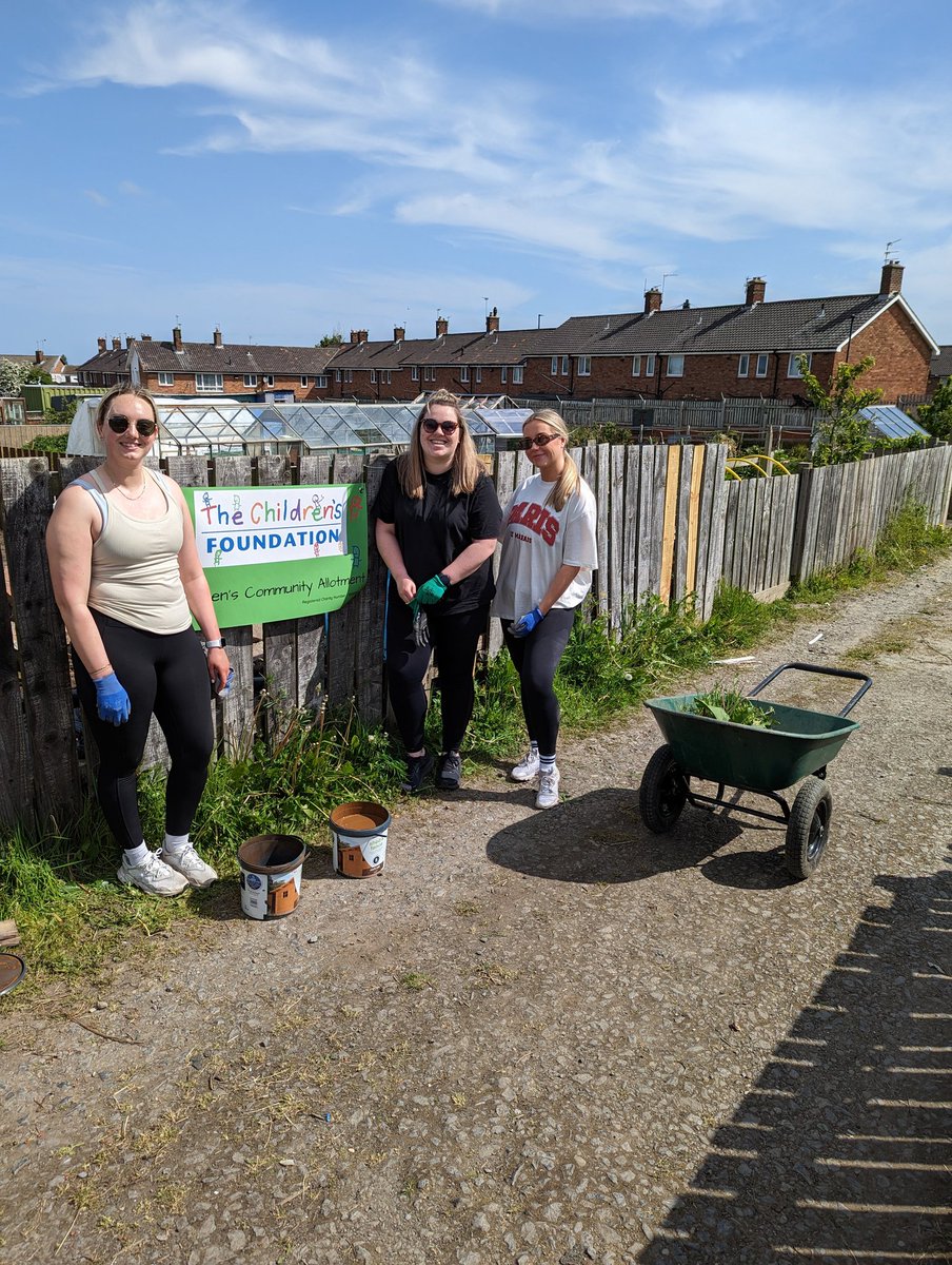 MeganWalker1510's tweet photo. Lovely morning volunteering at the @tcfcharity allotment with @HannahJane_IM and @IMRowenCobb @PIandMedNeg https://t.co/j9YeEsKr8H