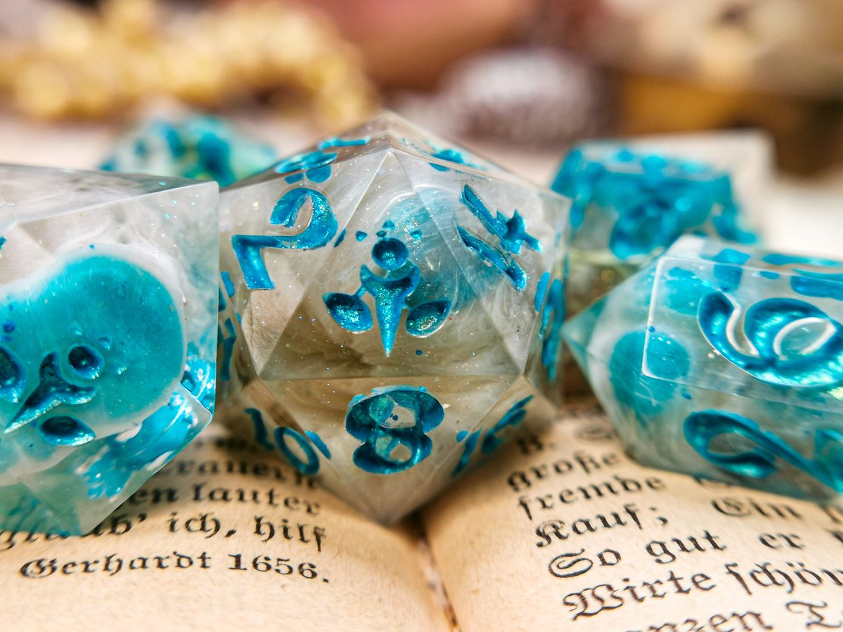 SpaethenArts's tweet image. Elven Moonstone 💙✨

etsy.com/de-en/shop/Spa…

#dicegoblin #d20 #diceaddict #tabletoprpg