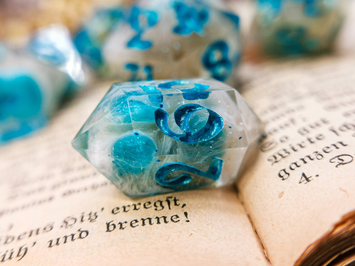 SpaethenArts's tweet image. Elven Moonstone 💙✨

etsy.com/de-en/shop/Spa…

#dicegoblin #d20 #diceaddict #tabletoprpg