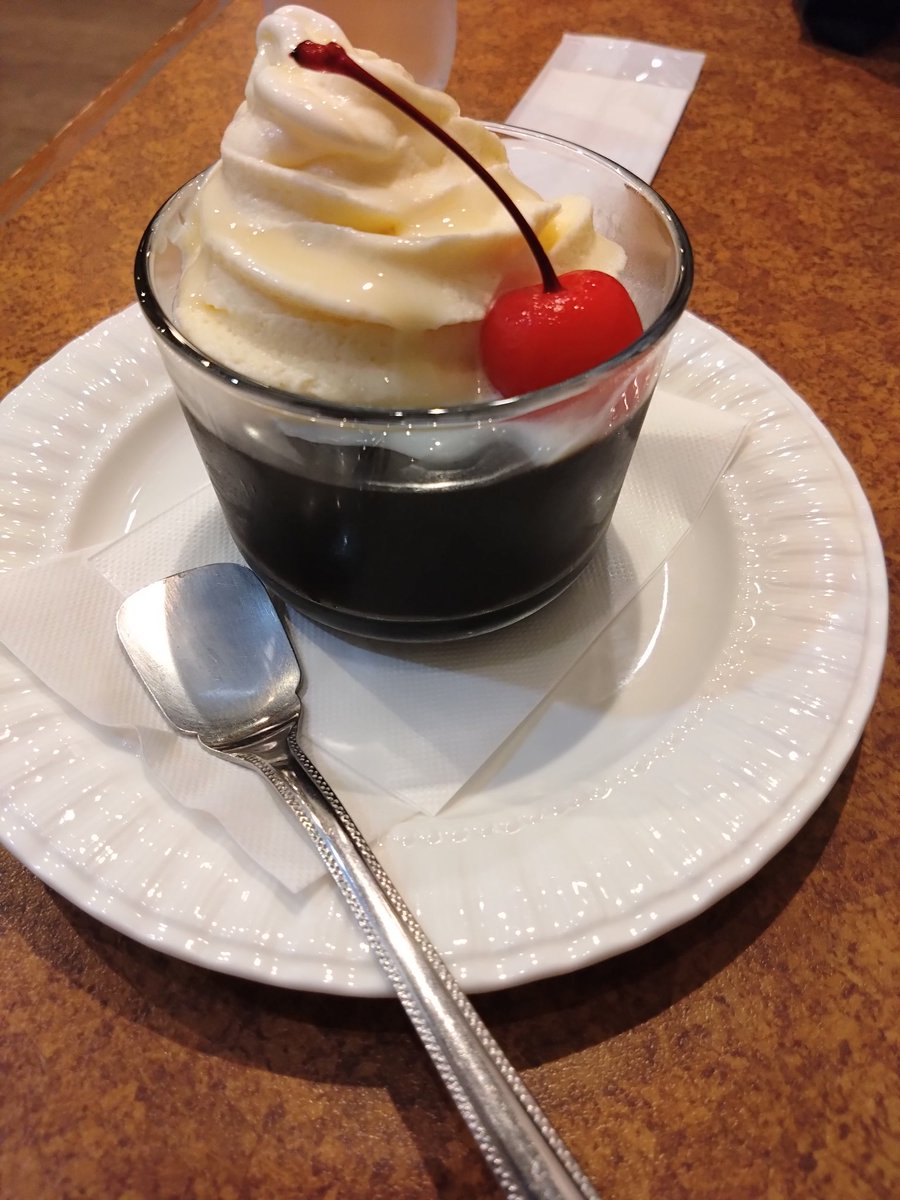 heeroBPN's tweet photo. 青豹なう
コーヒーゼリーフロート🍒
#BlueLeopard
#男装カフェ https://t.co/o62ZcScyex