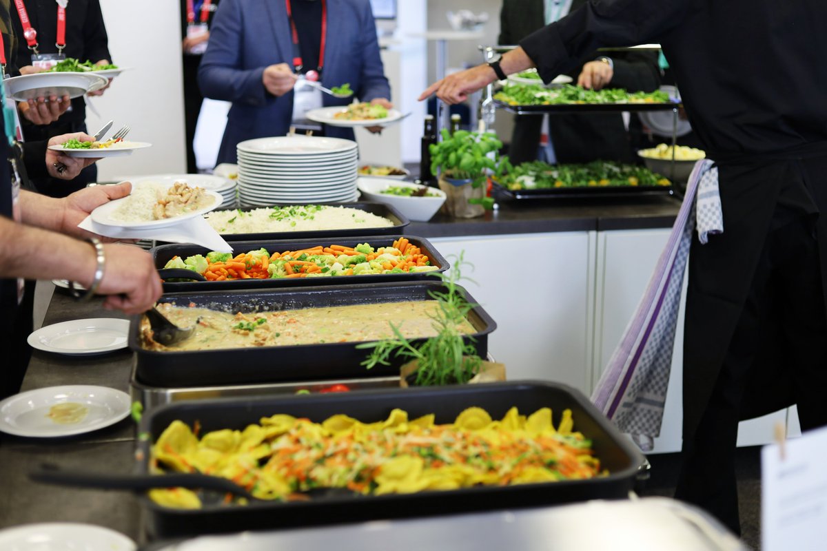 Habt ihr die Mittagspause genutzt, um euch für unser Nachmittagsprogramm zu stärken?😊💪🏼🍴
Gleich geht's weiter mit den Vorträgen von Anne Kramer, Joël Doat, Manfred Baumgartner, Silke Reimer, Olaf Thiele und noch weiteren Speakern🎉 Be  curious😉
#GermanTesting
