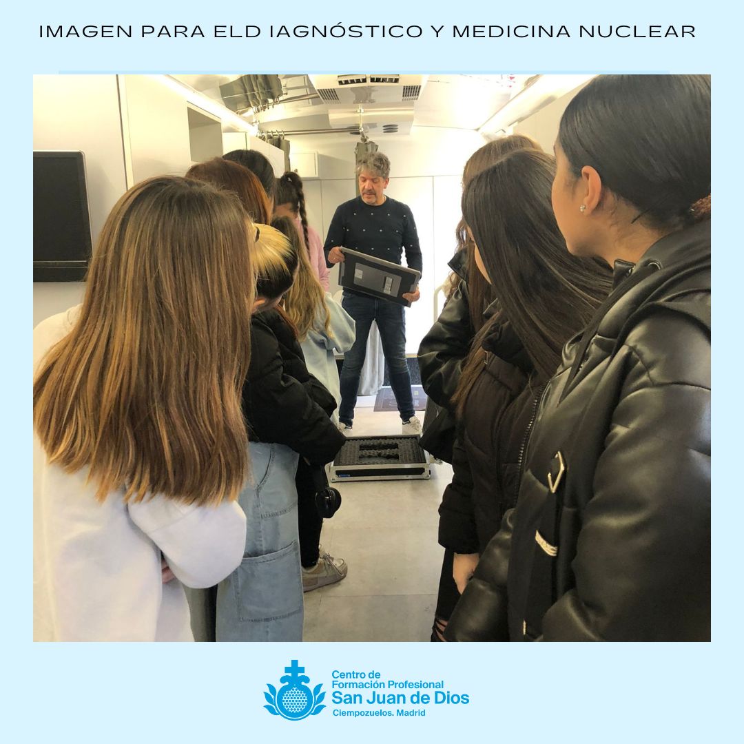CFormativosSJD's tweet photo. Nuestro centro acerca las unidades móviles de Rayos a los alumnos del Ciclo Superior en Imagen para el Diagnóstico y Medicina Nuclear.
Porque un técnico de rayos, en muchas ocasiones, tiene que desplazarse para atender al usuario. https://t.co/sCUp5CVHbY https://t.co/NYuNdg8GdH