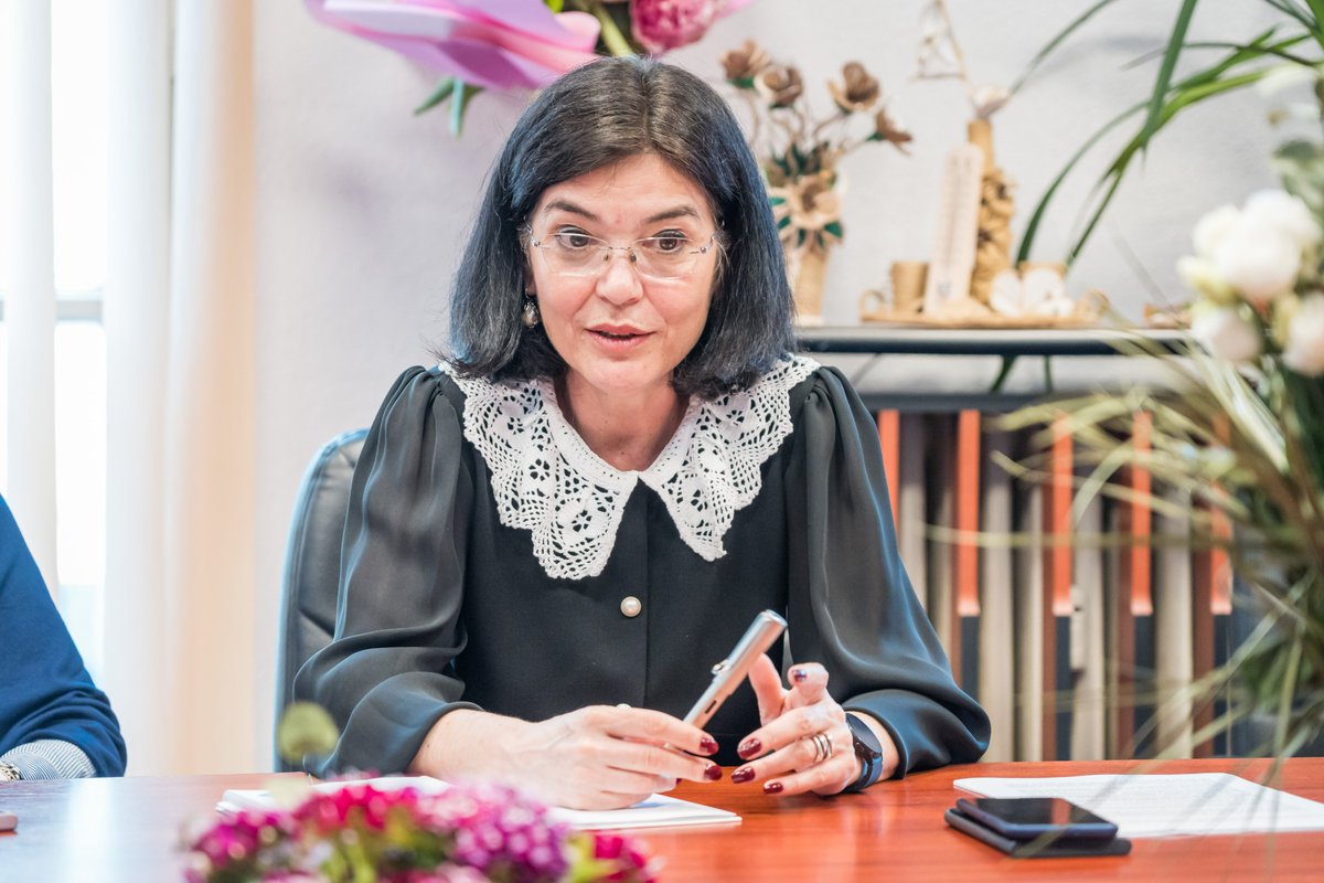 UNICEFRomania's tweet photo. A successful meeting was held at the National Authority for the Protection of Child Rights and Adoption with the President Ms. Elena Tudor, @SEMIGRATION, and UNICEF on topics including digital tools for case management of refugee children and increasing access to social services. https://t.co/uFDZqnZWBs