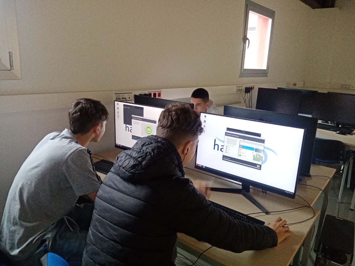 jmirenabilbao's tweet image. Gaur @harrobiaikas Mikroinformatika-Sistemak eta Sareak 1go mailako 💻Asier, Josu, Eneko, Erlantz, Cristian, Ibai eta Unai HARROBIX-MKT (23-24) #GNU_LINUX instalatzen ibili dira Marketineko 1go mailako gelan! 🔝🔝 💪🐧