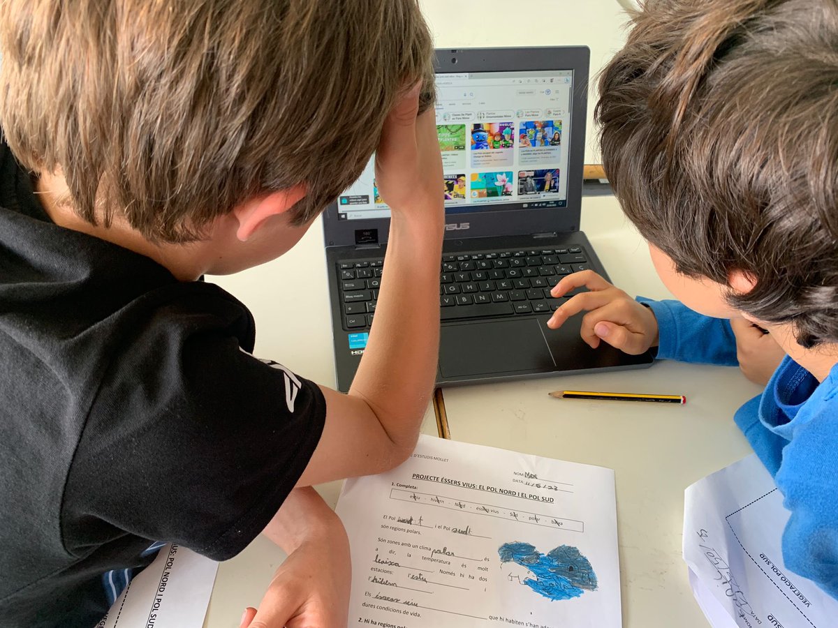 CEM1931's tweet photo. | PRIMÀRIA | 

A 2n de #Primària continuem fent recerca sobre la flora🌲 i la fauna🐧que ens podem trobar al Pol Nord i al Pol Sud.

#SomCem #Mollet #escola #ProjectesEducatius #aprendre https://t.co/V0LFzi5IGO
