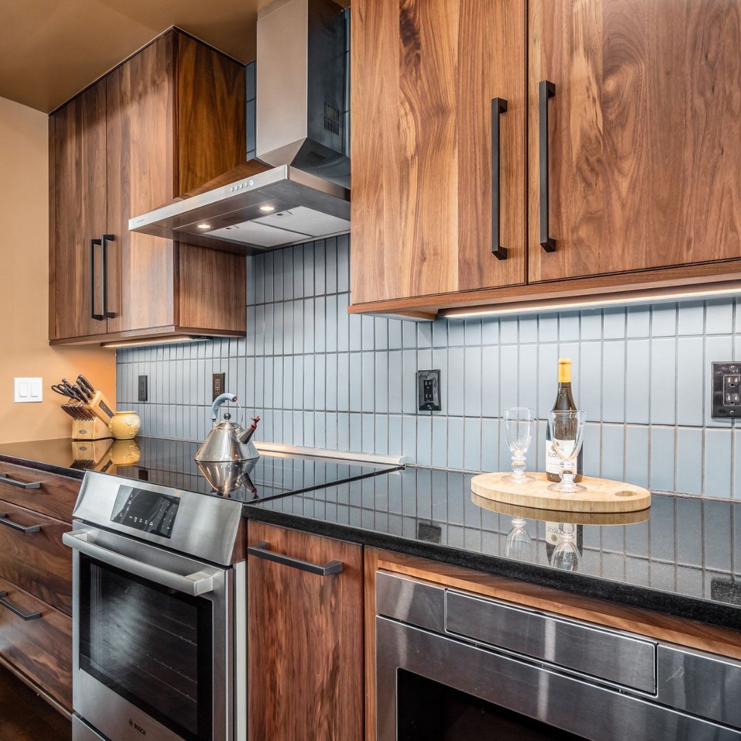 Dream_Baths's tweet photo. Captivating the essence of mid-century charm: Discover this stunning kitchen and dining room remodel nestled in the heart of Columbus, Ohio. ❤️  #kitchen #remodel #contractors #columbus #ohio #lifeincolumbus #onlyincolumbus #smallbusinessohio #craftsmanship #customhomeservices https://t.co/dBVe2uK75L
