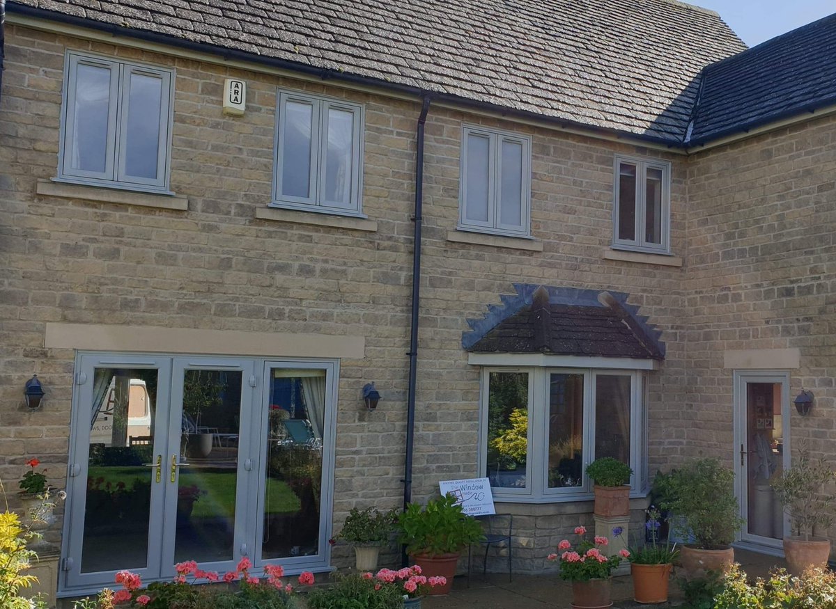 Our timber-effect TOTAL70 profiles provided the perfect remedy The Window Medic needed to replace and increase the thermal efficiency of all 28 windows in this Northamptonshire home 🏠

Discover how here 👉 bit.ly/3MPvDuJ

#TOTAL70 #TheWindowMedic #WindowDesign
