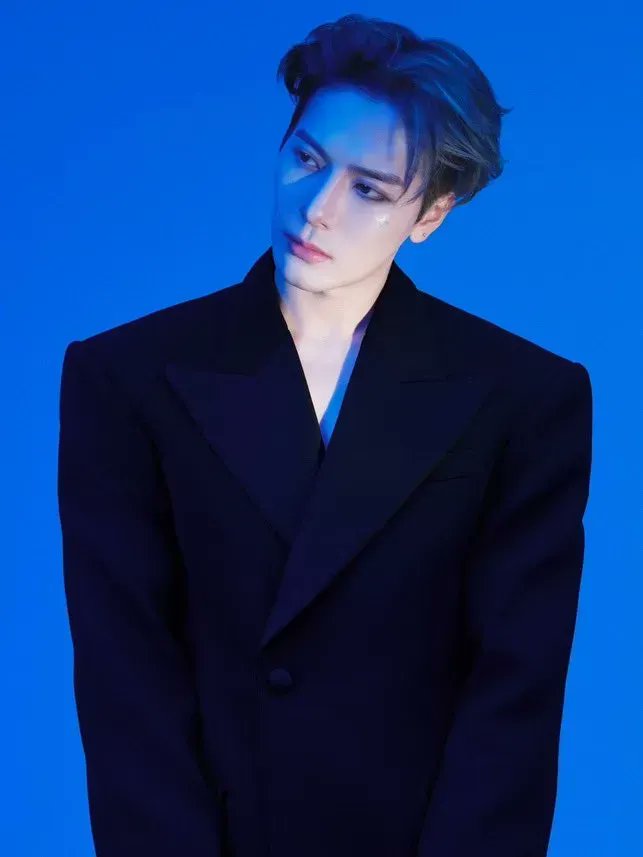 WarnerMusicSG's tweet photo. Searched the dictionary for the definition of perfection and THIS is what I found 👁🫦👁 @JacksonWang852 https://t.co/TXxhUEgMB8