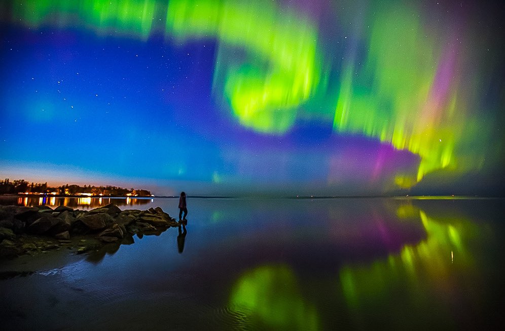 Friday night the winds were calm enough to get the Aurora reflecting in the lake. 
#Manitoba #northernlights #aurora23