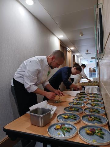 Le 22 mai, MGEN a pu démontrer le savoir-faire des chefs de ses établissements de santé à l’occasion de la venue d’une délégation japonaise de la préfecture d’Ehime, en la présence exceptionnelle de <a href="/FJaunault/">Fréderic Jaunault</a>, Meilleur Ouvrier de France et de @slayani, président <a href="/marchederungis/">Marché de Rungis</a>.