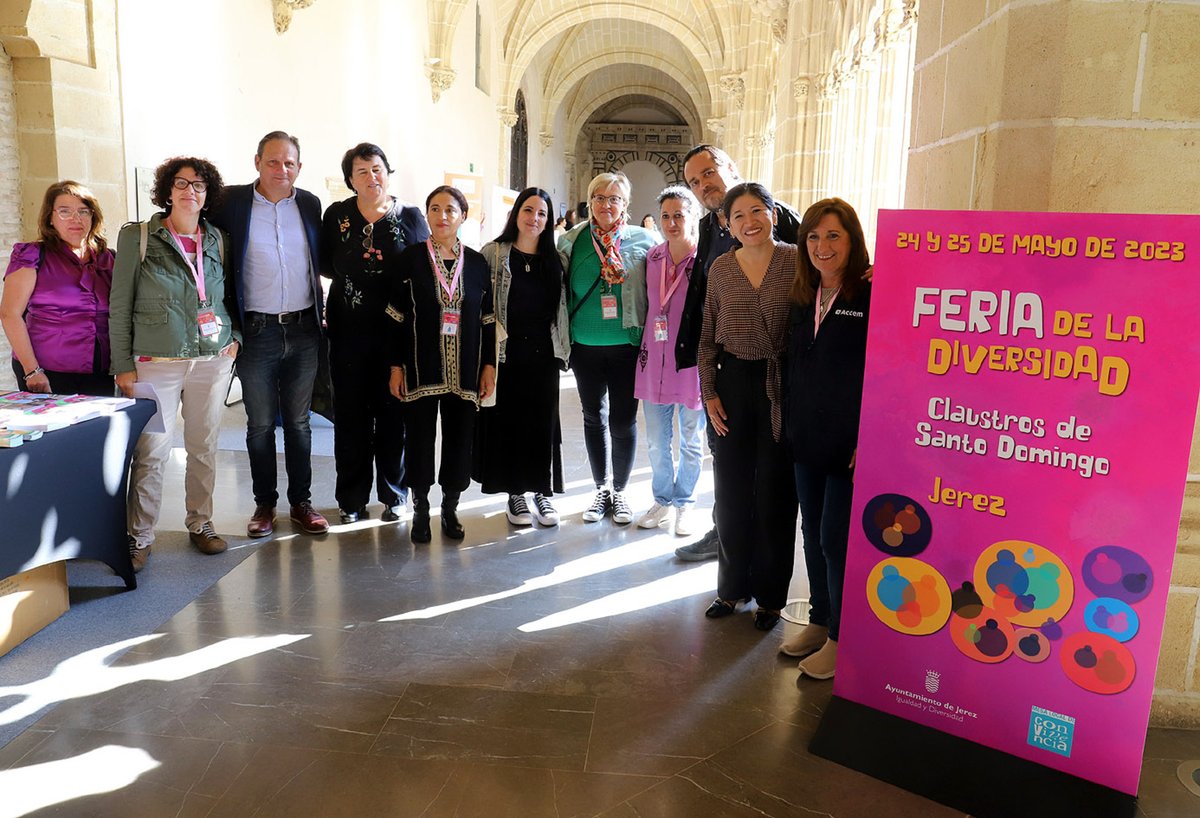 👥Los Claustros de Santo Domingo acogen hasta mañana las actividades de la Feria de la Diversidad donde más de una veintena de entidades reivindican el valor de la convivencia y el encuentro.

🔗▶️rb.gy/efj6h