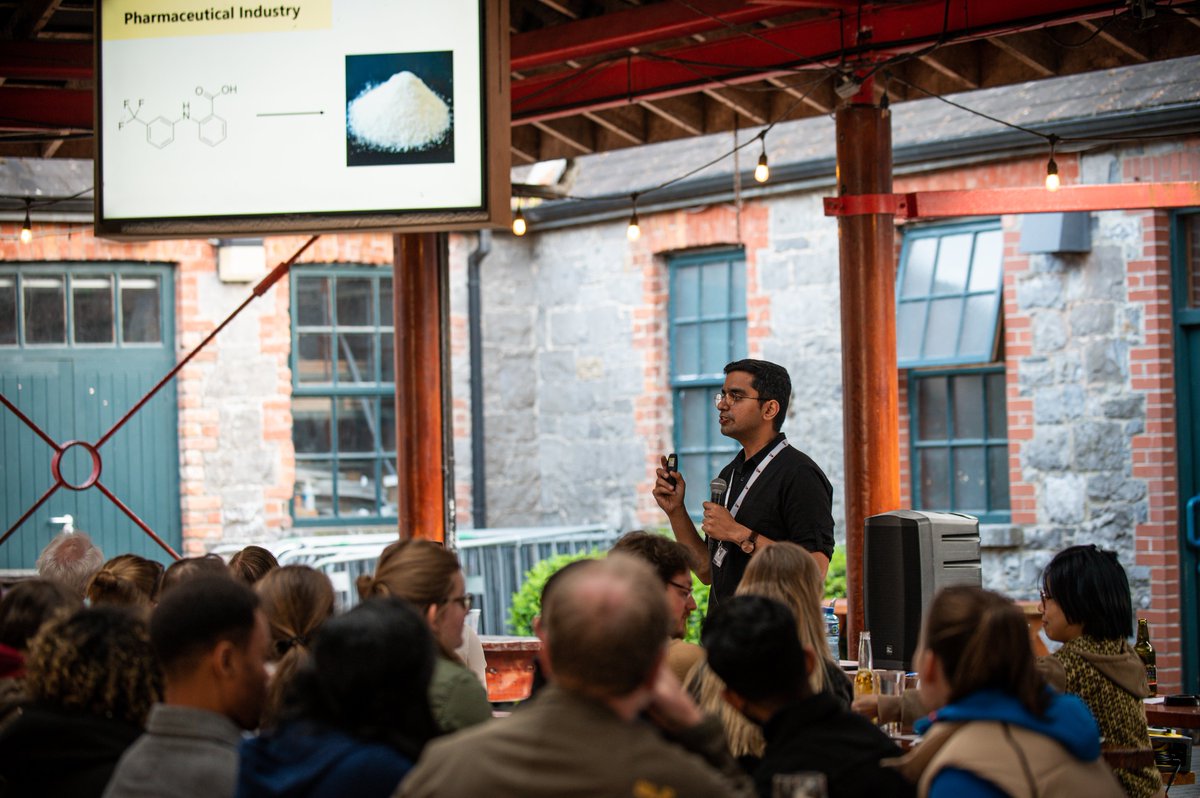 Amazing talks last night at @pintofscienceIE in Limerick: Hannah McKeever about nanocrystals, @HarshBarua6 about pharmaceutical crystals, and @SPGuerin about the flow of matter.