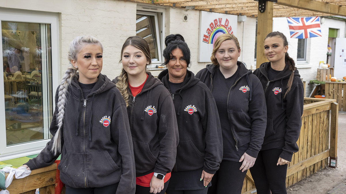 SSSCnews's tweet photo. Do you have new staff in your service? It’s an employers responsibility to make sure your staff are registered within six months of starting their role.  Learn more: https://t.co/TbbXhSvWo9

#SSSCregistered #LifeChangingWork #SocialCare https://t.co/c0oZuE3jOe