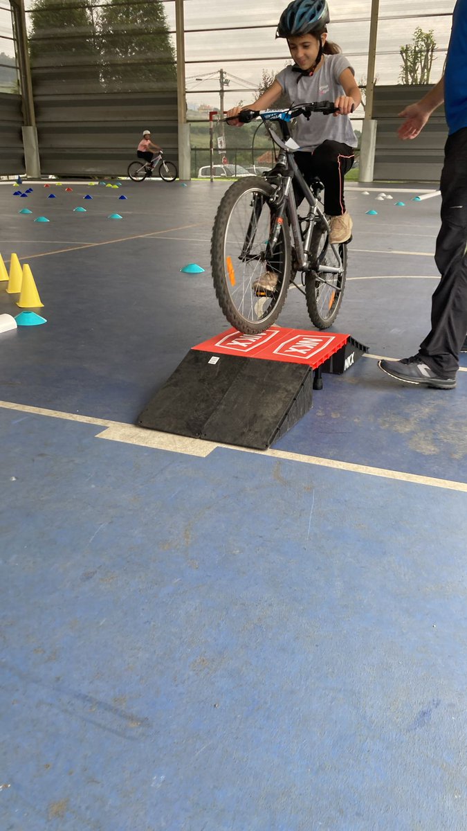 En el dia de hoy realizamos en el centro un taller de bicicleta y educación vial ,llevado acabo por <a href="/BiciEscuela/">Biciescuela</a>  ,donde el alumnado de tercero y cuarto pudo aprender habilidades de manejo de la bicicleta , ajustes y normas de educación vial . #cpsancucao