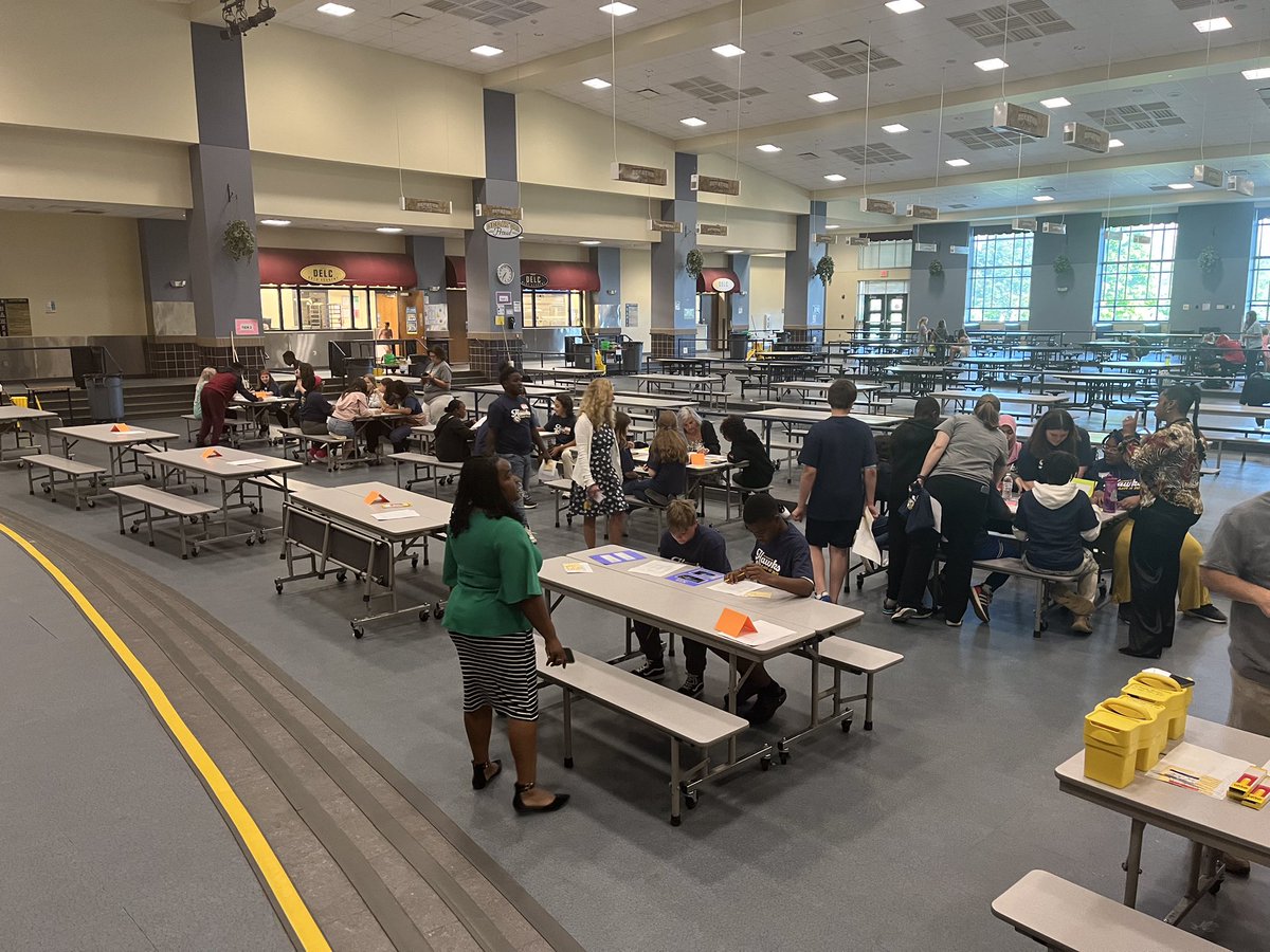 Thank You to all of the volunteers who made our Career Day a success!  #DecaturProud <a href="/MSDDecatur/">MSD Decatur</a>