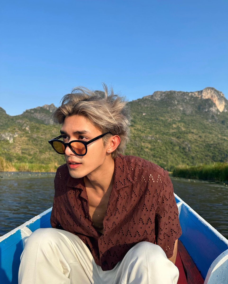 netsiraphop's tweet photo. Some day I’ll be part of your world 🌎 #netsiraphop https://t.co/mS59ZQZZze