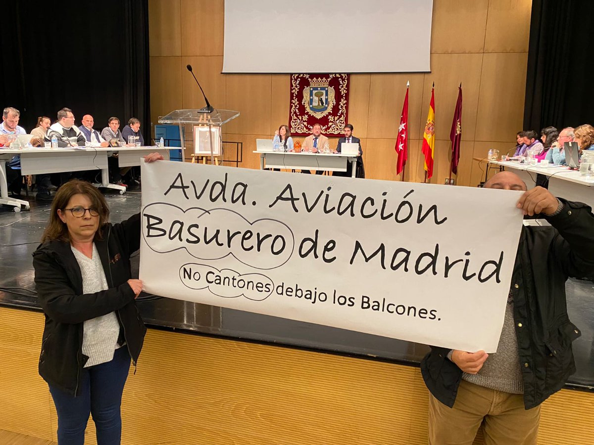 <a href="/Javi_chispi/">Javier</a> <a href="/CsMadLatina/">CS Madrid Latina</a> <a href="/pp_latina/">PP Latina</a> <a href="/ppopular/">Partido Popular</a> <a href="/JMDLatina/">Distrito de Latina</a> <a href="/AlmeidaPP_/">José Luis Martínez-Almeida</a> @MarianoFuentesS <a href="/Mtnezparamo/">José A Mtnez Páramo</a> <a href="/bcarabante/">Borja Carabante</a> <a href="/SerranoAlbertoP/">Alberto Serrano 🇪🇦</a> <a href="/DefensorPuebloE/">Defensor del Pueblo</a> <a href="/fiscal_es/">Fiscalía General</a> <a href="/FRAVM/">Federación Vecinal de Madrid</a> <a href="/CANAL33/">Canal 33 Madrid</a> <a href="/AsambleaAguilas/">Asamblea Popular Las Aguilas</a> <a href="/RLasaguilas/">Asociación Grupo de Apoyo Vecinal Las Águilas</a> <a href="/vecinos_aguilas/">Asociación Vecinos Las Águilas Madrid</a> @AV4vientos <a href="/AVA_Aluche/">Ava_Aluche</a> Efectivamente, parece que <a href="/SerranoAlbertoP/">Alberto Serrano 🇪🇦</a> ha bloqueado a los más de 5.000 vecinos de <a href="/JMDLatina/">Distrito de Latina</a> que representamos y no están de acuerdo con que haya permitido que nos traigan #basura a nuestro barrio. Larga vida concejal. No se le va a echar en falta, ha sido enemigo de CV.