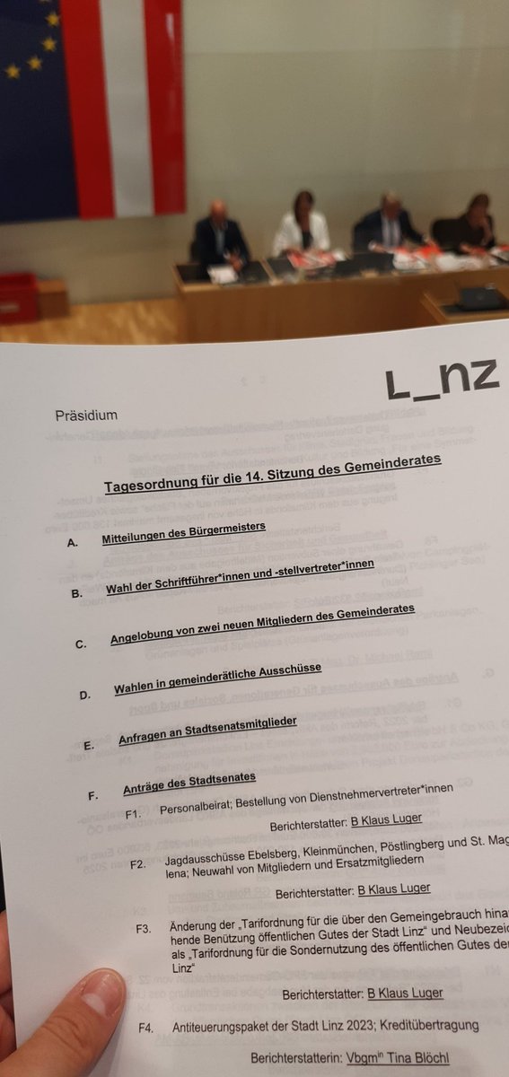 Die 14. Gemeinderatssitzung startet pünktlich! Die Tagesordnung ist lang: 14 Anfragen, 40 Anträge, 3 Berichte. 
#2405linz #grlinz #linz #politik