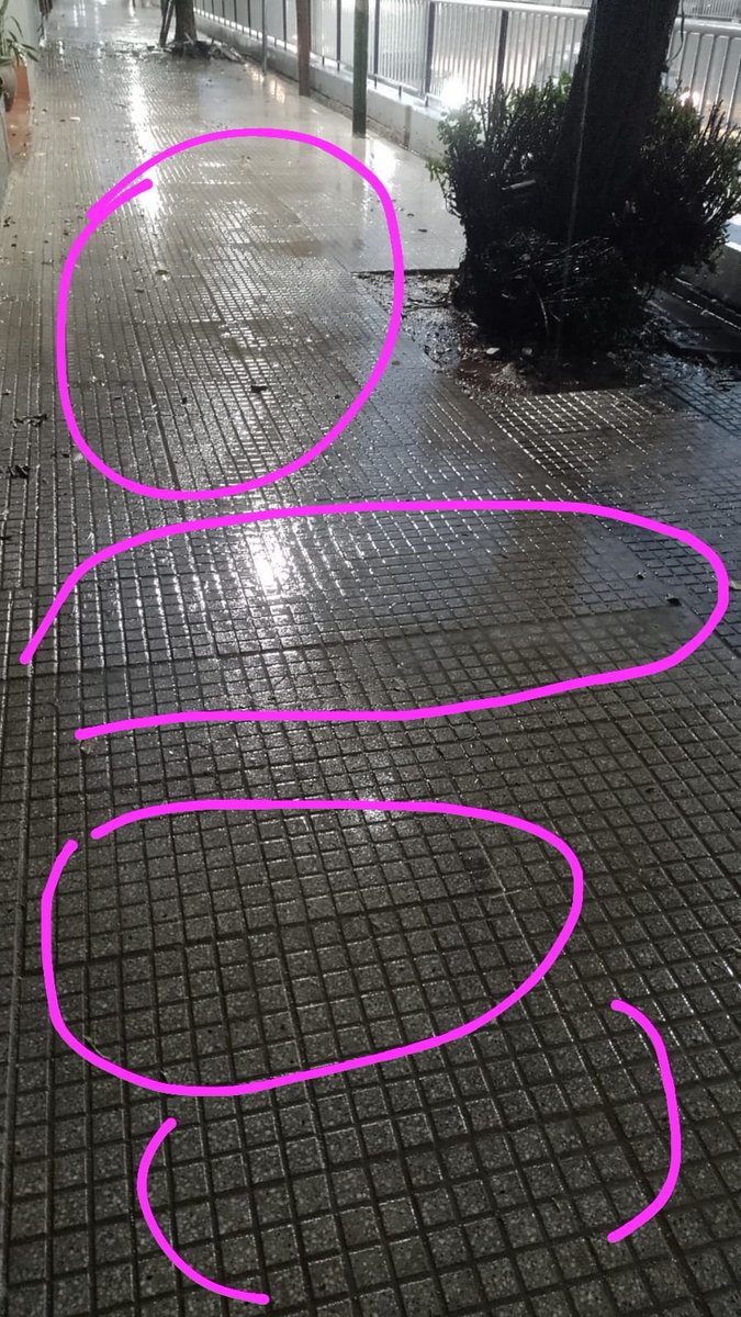 En #sanisidro tenemos un nuevo, moderno y eficiente  sistema para reparar veredas y colocar las nuevas baldozas 🙈  Pasen y vean ... esto es en #VillaAdelina Malgastan el esfuerzo de los vecinos #40AñosEsMucho 😞