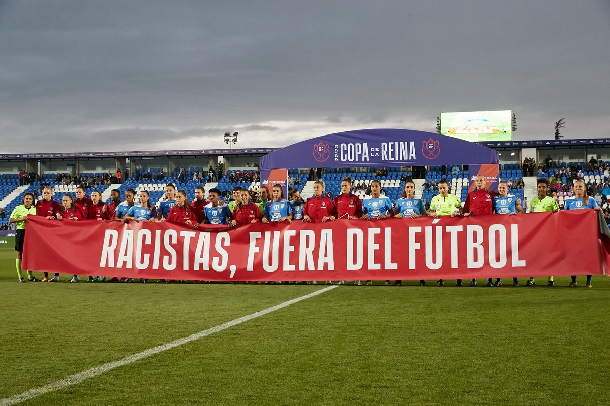 🔴✋ “Racistas, fuera del fútbol”, un clamor en los estadios y pabellones 

📸La campaña de concienciación en contra del racismo ya cala en los recintos deportivos de nuestro país.

🔗  bit.ly/Racismo240523

#RacistasFueraDelFútbol