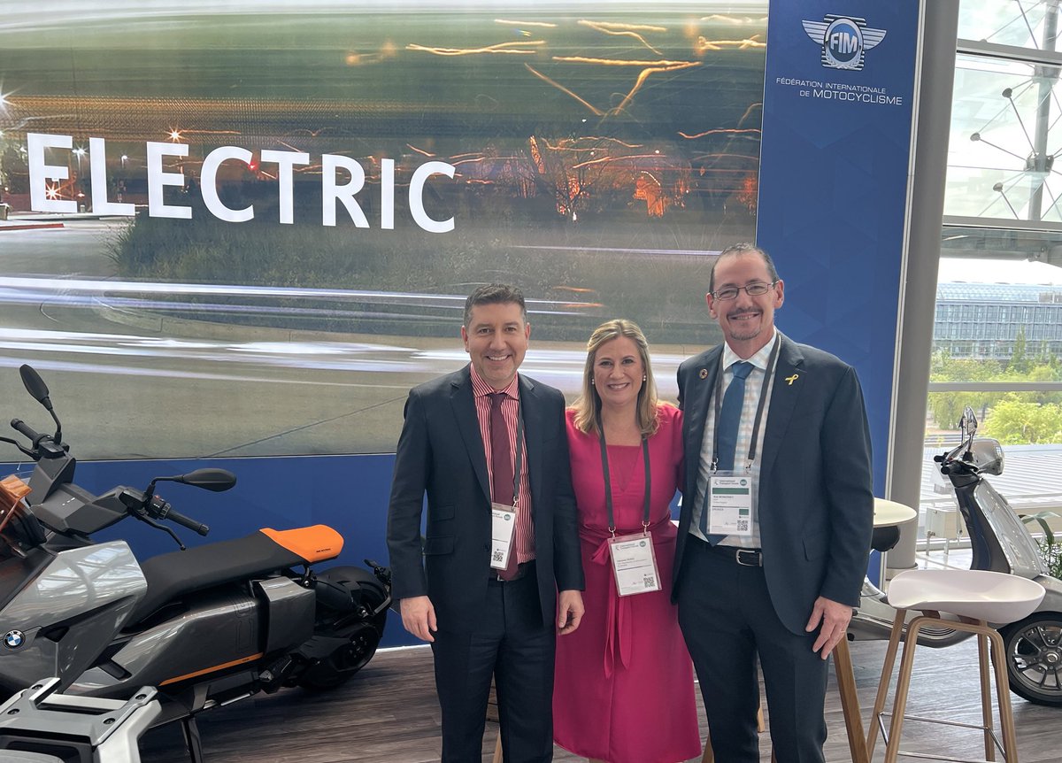 Encontrarse con amigos líderes de #RoadSafety es invaluable. Feliz de verlos <a href="/juliourzua/">Julio Urzua</a> <a href="/iRAPRob/">Rob McInerney</a> <a href="/iRAPSavingLives/">iRAP</a> <a href="/ITF_Forum/">International #Transport Forum 🌎</a> #itf2023