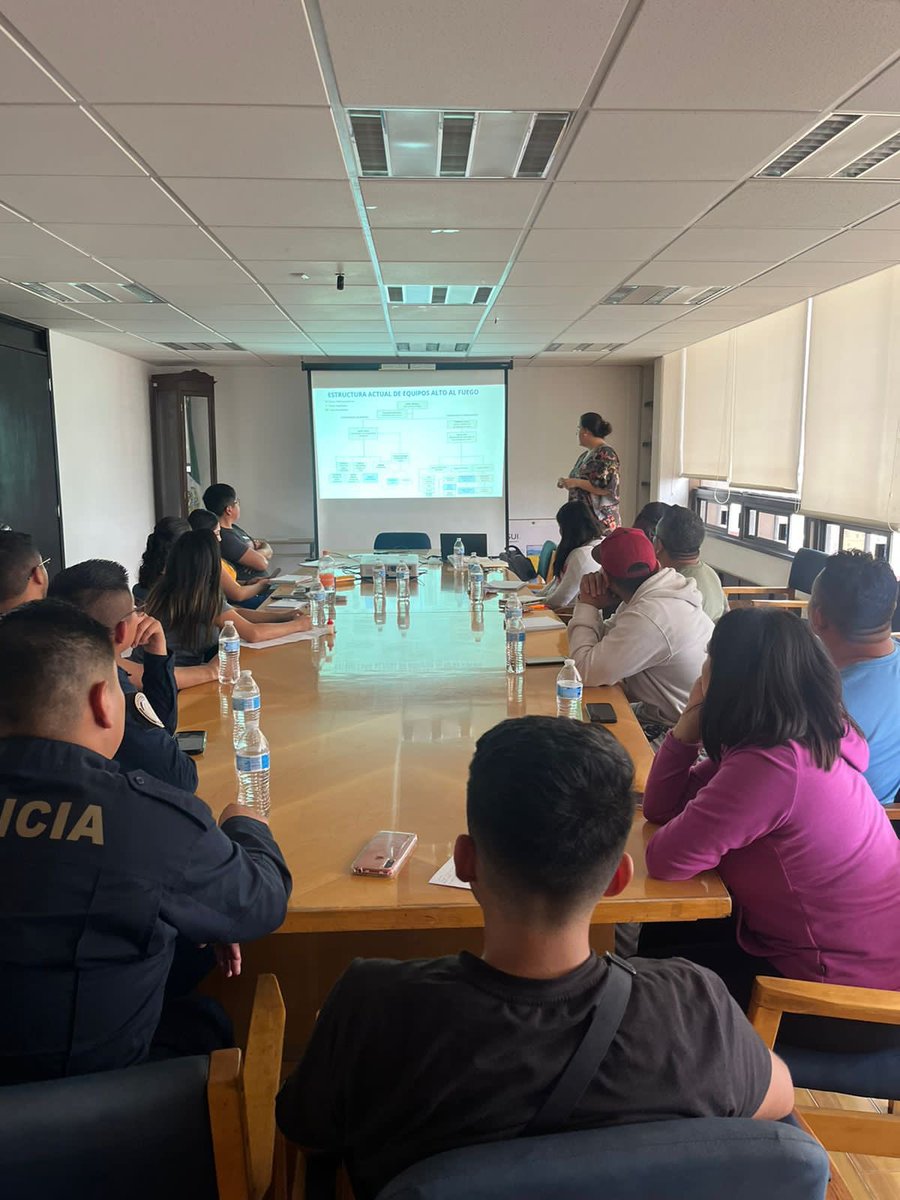 Ferdorantes's tweet photo. Esta semana capacitamos a las y los nuevos compañeros que colaborarán en el desarrollo de la Estrategia de Coordinación #AltoalFuego #CeaseFireMexico #FocusedDeterrence
Gracias @poverty_action por la misma. https://t.co/NZrPgGhts3