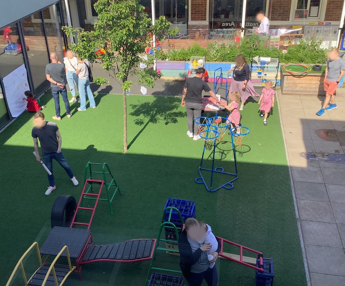 BurhillP's tweet image. Ducklings and Goslings enjoyed a stay and play session with their families today #learningpartnership #learningtogether