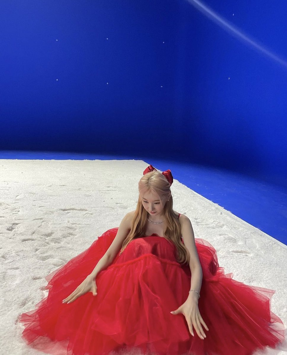 ᅠ
                         i prefer red❣️
ᅠ
ᅠ