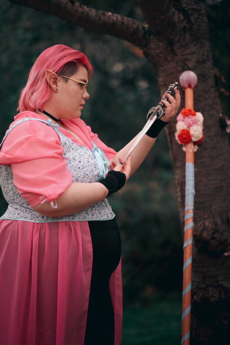 kirkwallcosplay's tweet photo. You could be the way forward, and I know I’ll pay for it…
Current mood: trying to work out how in the hells to get that staff to London
📸: @MillieCarvell
#BaldursGate3 #BG3 #Tav #BaldursGateCosplay #CosXpo #MCMLondon #DNDCosplay #DND https://t.co/6R4AO86owv