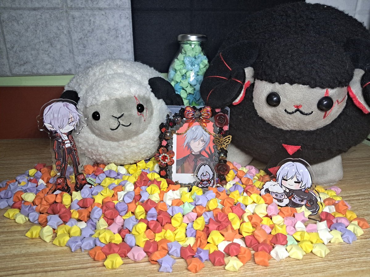 Noirlyn's tweet photo. Day 7 of 7
Counted them all, and its 1088 stars owo/ 🌟
Its was sooo fun making these aaaaa.
Tbh i surprised even myself coz i finished these fast even though i took a few days off to get supplies.
#blessing_for_osheep
#Fulbattery
#Fulofpower https://t.co/c272VoSYvM