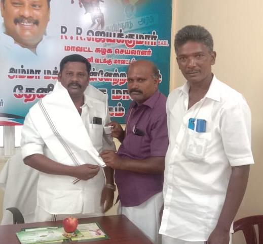 IAMMARAMESH's tweet photo. தேனி வடக்கு மாவட்ட கழகத்தின் ஆற்றலுமிக்க மாவட்.ட கழக செயலாளர் 

நாளை ஆண்டிபட்டிசட்டமன்ற உறுப்பினர்

அண்ணன் #RRஜெயக்குமார் BABL அவர்களின்

23.5.23பிறந்த நாளை முன்னிட்டு

 வாழ்த்த வயதில்லை 

அண்ணன் அவர்களை வணங்குகி
ஆசி பெற்றதருணம்

என்றும் உங்கள் அன்புத் தம்பி அம்மாரமேஷ் https://t.co/3SmsHqOfuJ