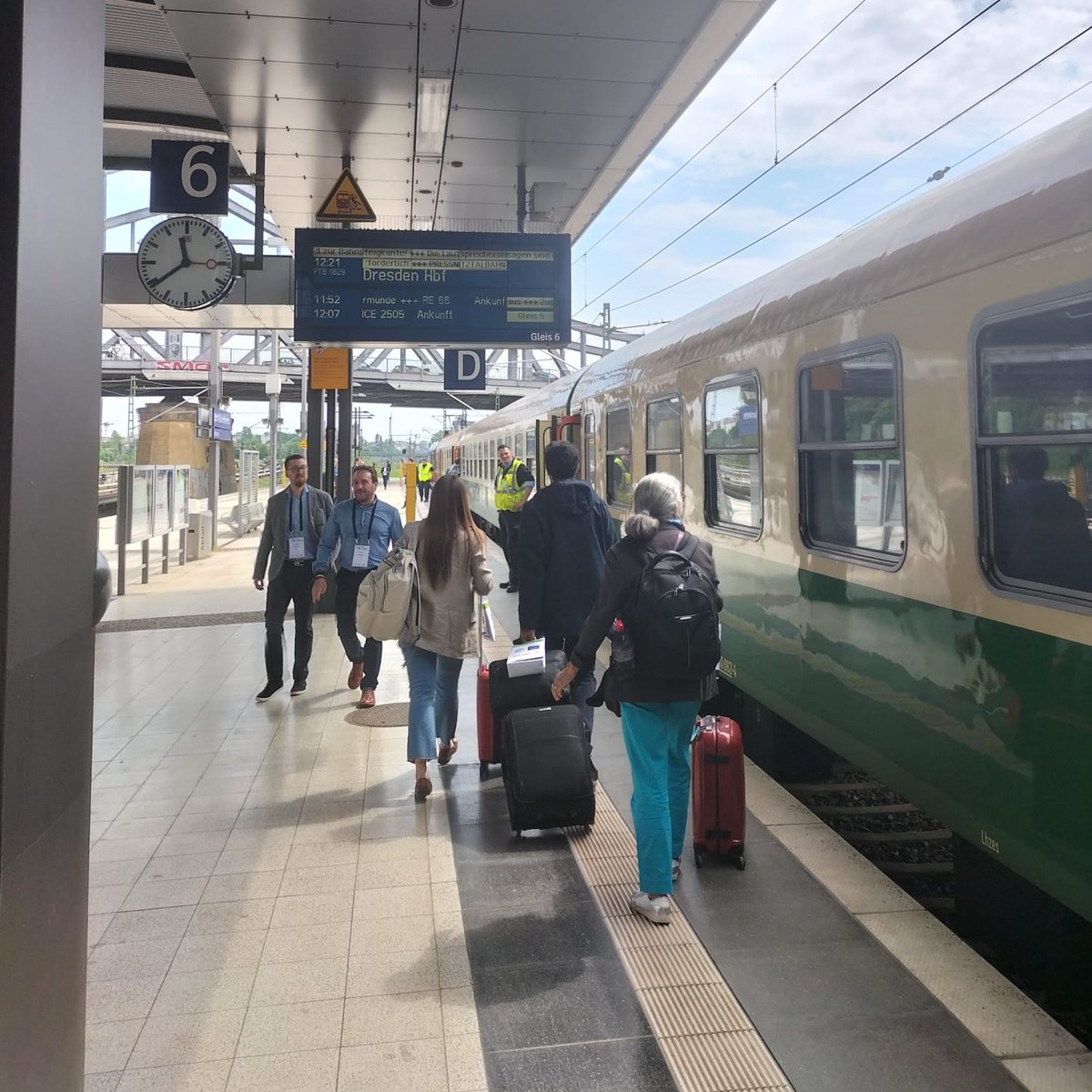 eurnex's tweet photo. #eurnex went with🚅 to Dresden for the Final Rolling Event of the project TAURO, #X2Rail4 & #X2Rail5., @EURail_JU with latest news on #TrafficManagement #Evolution, #MovingBlock, #Adaptable,#Communications #Railways #CyberSecurity, #AutomaticTrainOperation, #RemoteDriving & more! https://t.co/LuQtYc3SQJ