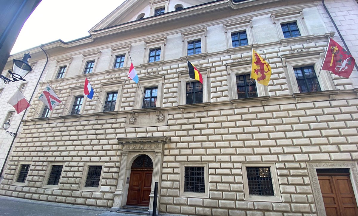 LUinBERN's tweet photo. Am 22. Mai 2023 wurden die Botschafter der 3 Benelux-Staaten NL, BE und LU bei ihrem offiziellen Besuch im Kanton Luzern durch den Kantonalpräsidenten @guido_graf empfangen. Es folgte ein Besuch bei #Thermoplan, einem führenden Unternehmen für professionelle Kaffeemaschinen. https://t.co/TmbeSgTV4W