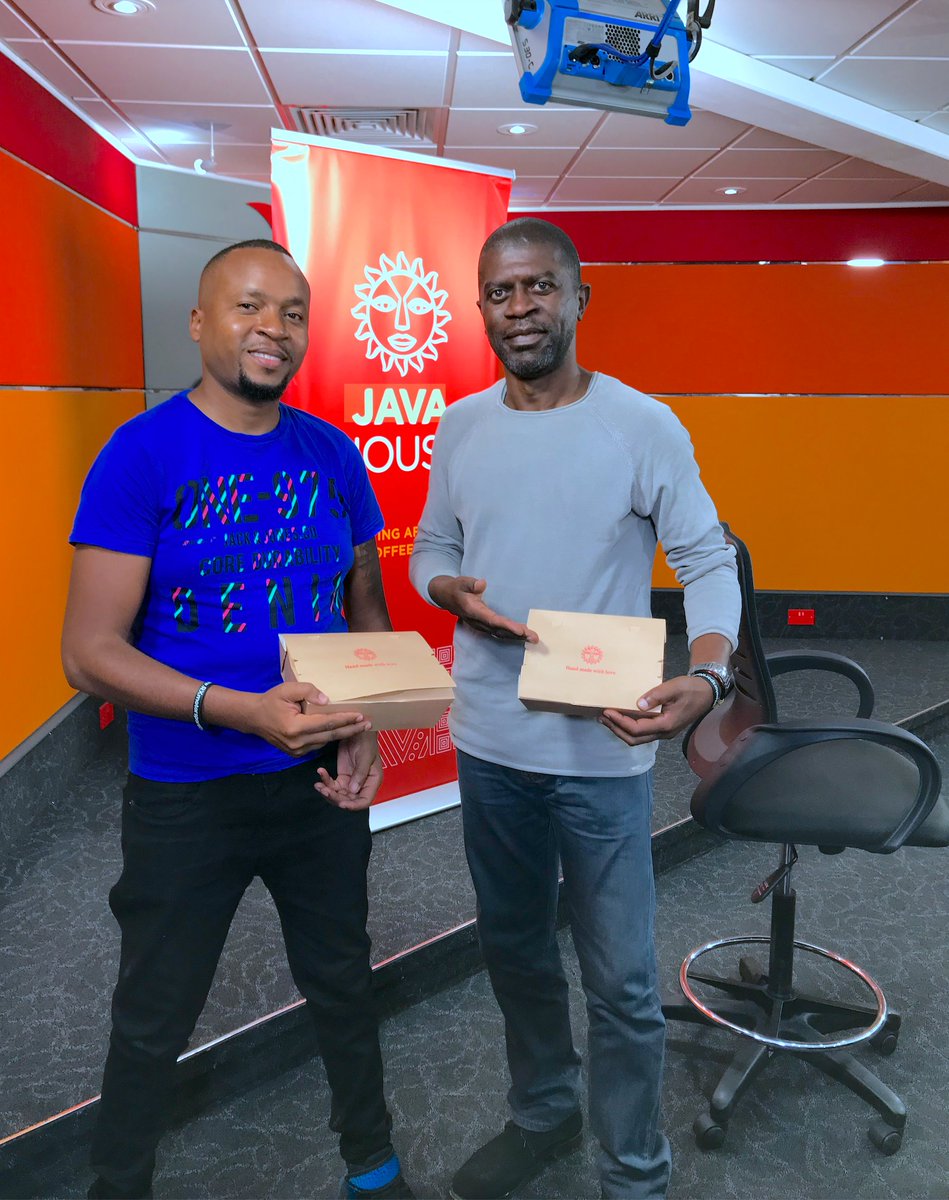 SpiceFMKE's tweet image. Whatever you're going through, eat first!😋😋
Buy one @javahouseafrica Beef Burger at @Shell_Kenya petrol stations and get one free!

Valid until 31st May. #TupataneShell #JavaLove
#SpiceDrive