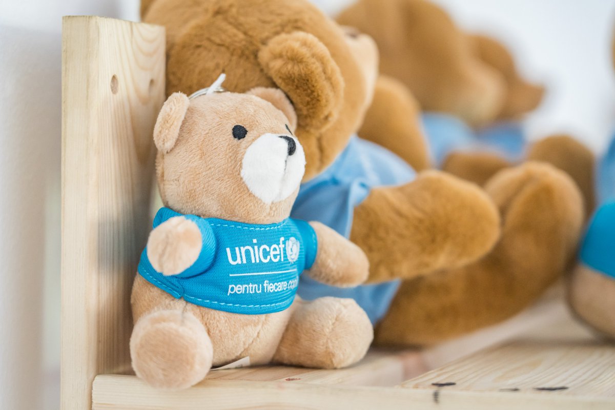UNICEFRomania's tweet photo. Thanks to @SEMIGRATION, over 100 Ukrainian children receive social services at the refugee transit center in Bucharest. This project is supported by #SwissEuropeRapidResponseFund to reduce economic and social disparities in the EU. https://t.co/2mTQcSPZT0