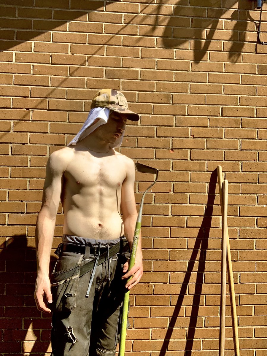 nahitsshowtime's tweet photo. i feel like @LILBTHEBASEDGOD cuz i take my shirt off and the hoez go insane.
#ThisHoe. #Hoelife. #Ballin. https://t.co/b0s56T6gKf
