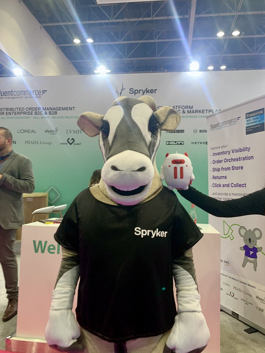 Having an awesome time at @seamlessMENA 🏝️!

The #TRON bull caught up with some old pals and made a bunch of new ones. It’s always amazing to see the #Blockchain community come together.🤝

Here’s to building the future with old and new friends alike!

#SeamlessDXB