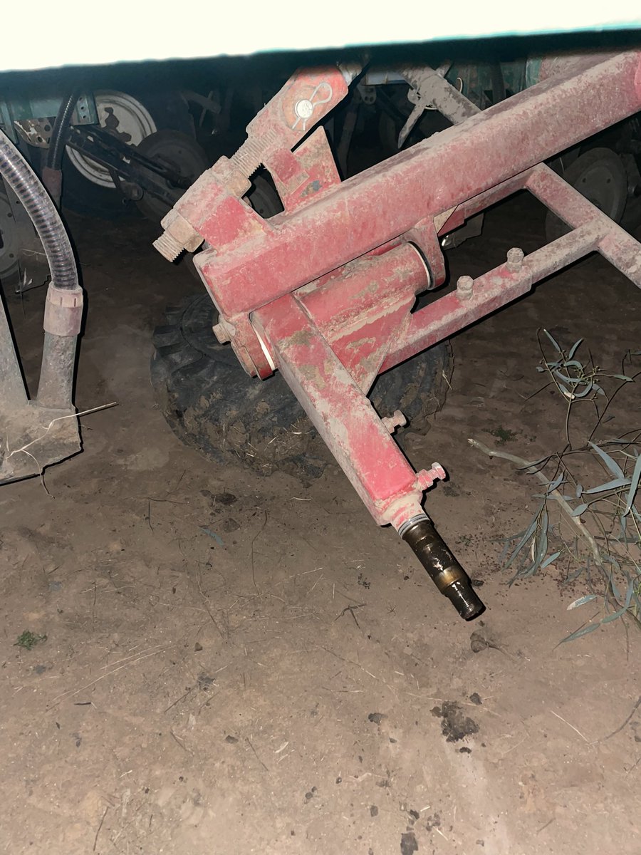 Hey #agtwitter I’ve got a mate up near Forbes with 90ha to go and has buggered a stub and hub on his janke, none in nsw apparently, anyone have a spare in the shed or know where to find one? Cheers