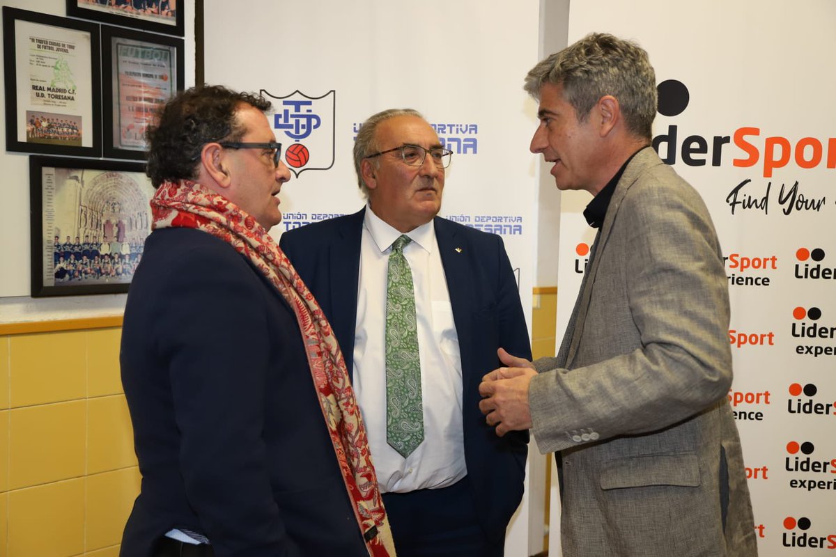Presentación del nuevo modelo de gestión de la Unión Deportiva Toresana, club que cumple 90 años la próxima temporada. Qué enorme ilusión y responsabilidad. Muchas gracias a Iñaki, el presidente, a todos los asistentes y a Narciso y Guillermo, de Caja Rural de Zamora.