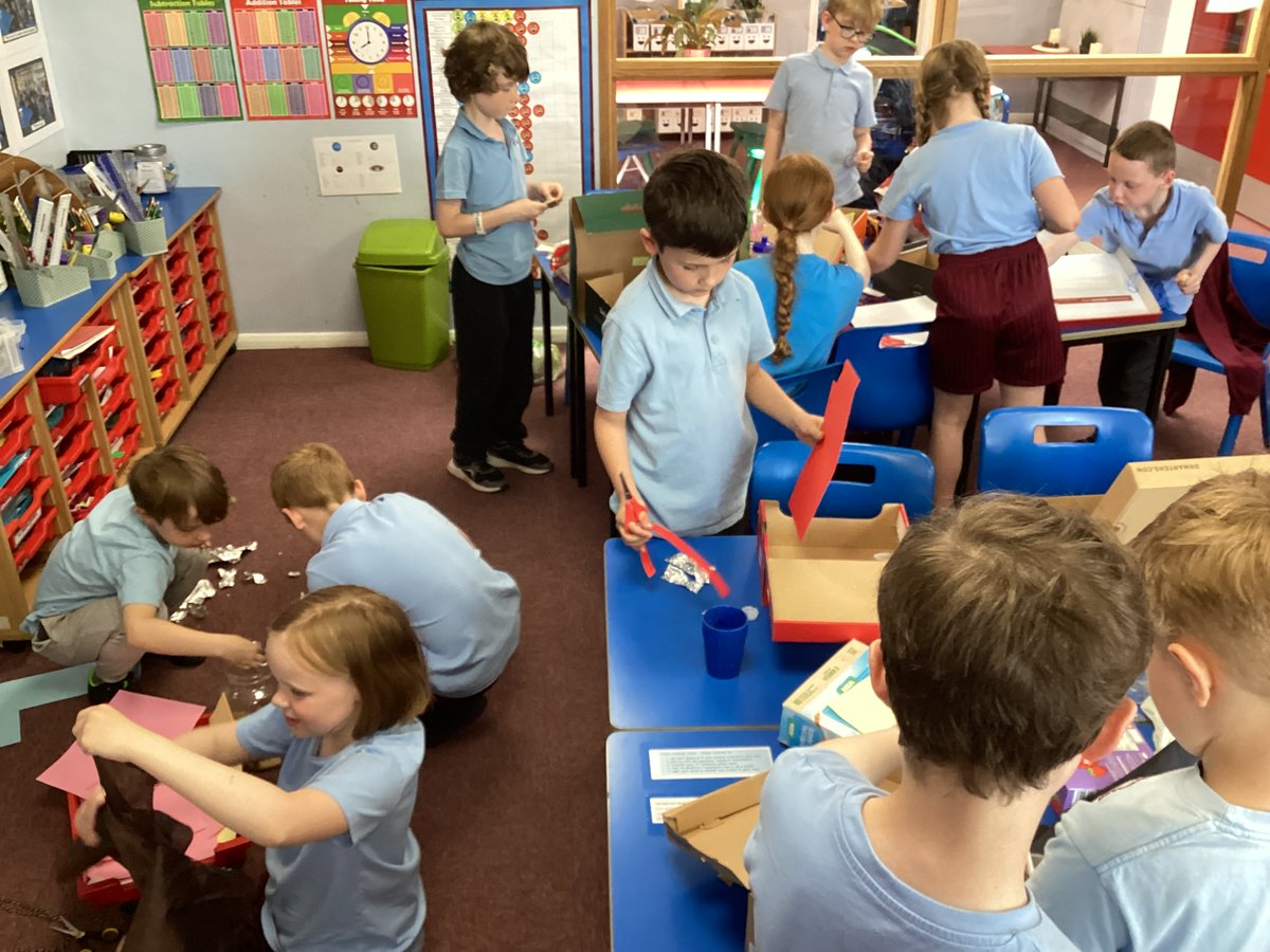 CrooksbarnPri's tweet photo. Children are enjoying making their Titanic cabins this afternoon in DT. They are practising joining, textiles and woodwork skills working with mixed materials! @AdAstraTrust #DTSkills https://t.co/obT2nMQYJA