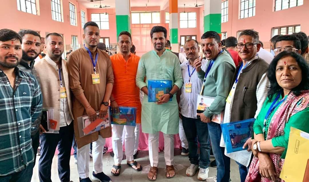 TRIVENDRASAH's tweet photo. आज नैनीताल जिले के भवाली में आयोजित जिला कार्यसमिति की बैठक मे प्रदेश अध्यक्ष युवा मोर्चा श्री @Shashankrawat29 जी,प्रदेश उपाध्यक्ष श्री@NeerajB88273304जी,प्रदेश सह मीडिया प्रभारी श्री गौरव जोशी जी जिलाध्यक्ष नैनीताल श्री @HarbolaKartik  जी ने प्रतिभाग किया।#BjymUttarakhand #BJYM https://t.co/Ka5tQ6vE3o