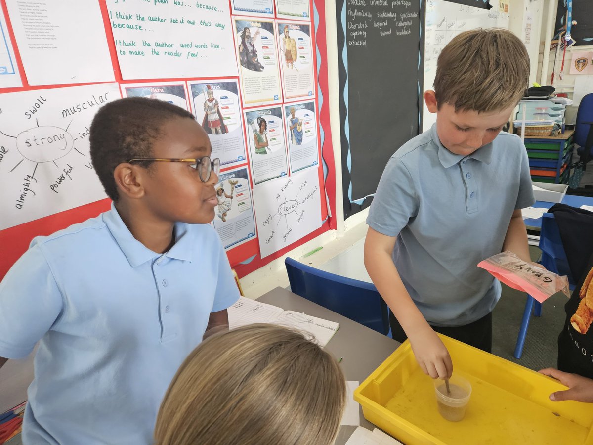 ParrotsBCP's tweet photo. This afternoon, we are testing whether materials are soluble or insoluble @BeechesCP https://t.co/upUOQZ0PjC