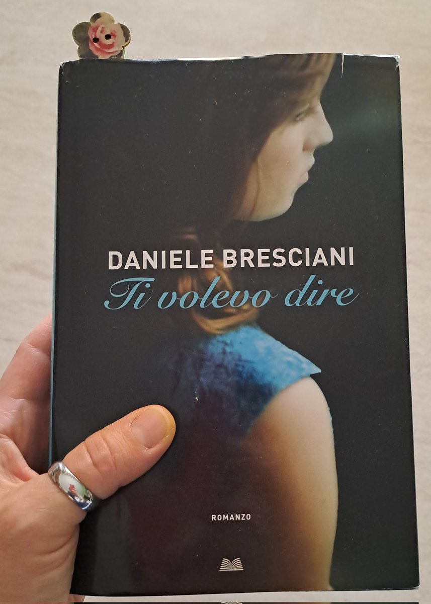 lanenacolmuso's tweet photo. 24° #libro di quest'anno: "Ti volevo dire", primo romanzo del mio amatissimo @dbresciani.
Non è un giallo, non c'è l'ispettore Miranda, ma sono sicurissima che mi piacerà comunque. 
Buona lettura a me 😌📚 https://t.co/DD86DildtU