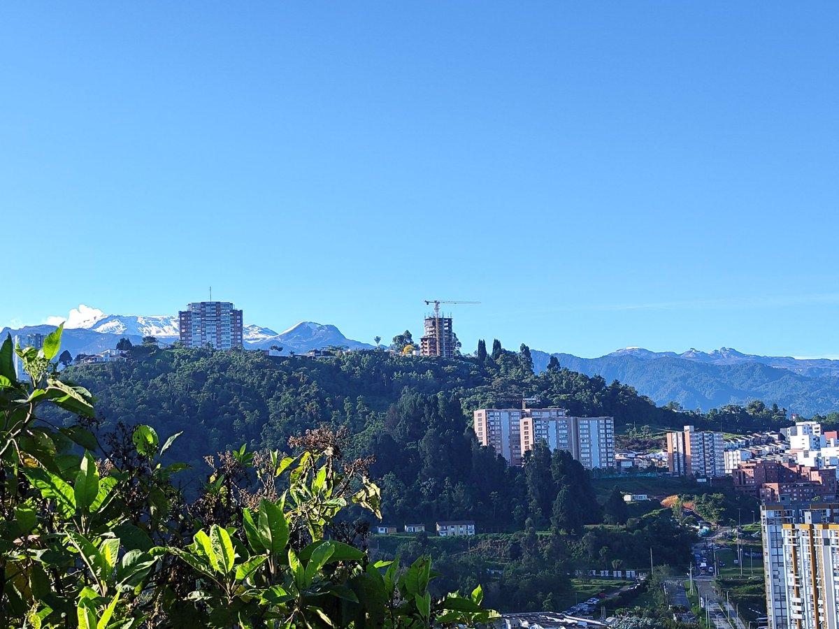 juancfranco77's tweet photo. Reportando cómo amanece el #Cumanday #nevadodelruiz #Manizales @sgcol @lapatriacom https://t.co/EXdRdbuQ9J