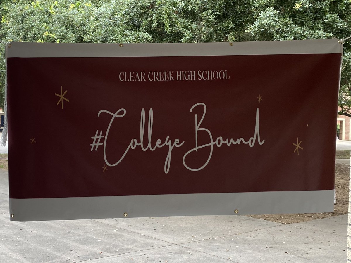 Hitting the final stretch with the 2022-2023 school year, great photo opportunities are up for graduating seniors in the mix of the courtyard!!