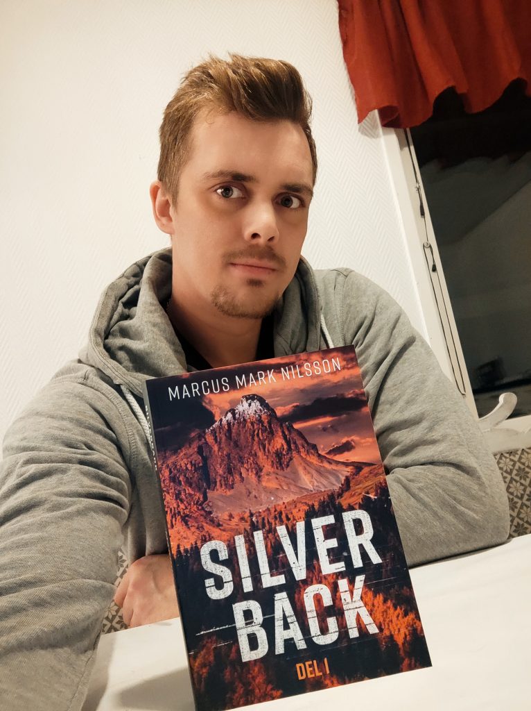 Silverback del 1 av Marcus Mark Nilsson
vulkanmedia.se/blogg/silverba…
#Glädje_Kamratskap #Människosmuggling #Revansch #Silverback_Del_1_Mark #Trafficking #Våld
#Blogg #Författarintervjuer