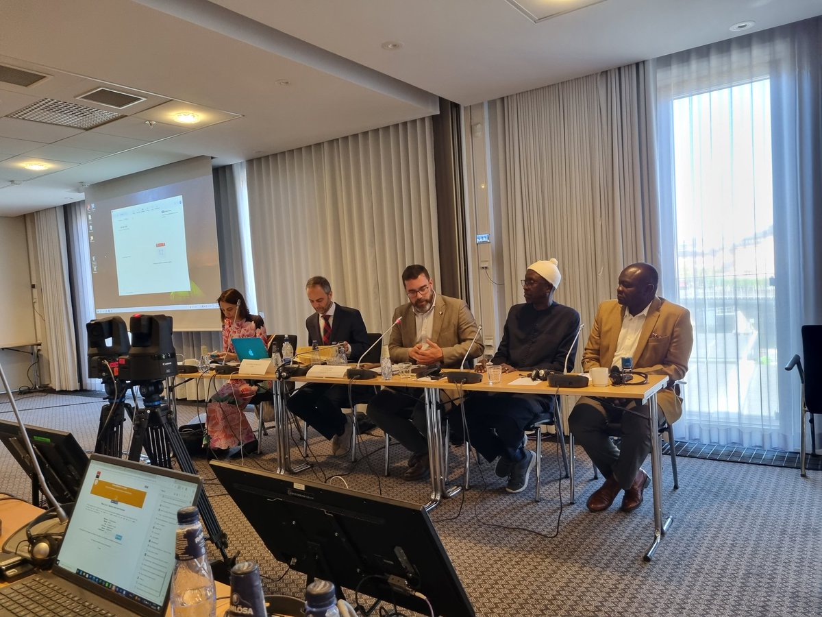 AfriqueCaopa's tweet photo. 📢 Le président d'#AFRIFISH_NET expose les priorités de l'organisation, alignées sur l'"Appel à l'action de la pêche artisanale" (2022). #AFRIFISHNET #PêcheArtisanale #Priorités
Lire la déclaration : https://t.co/Qquee5VRIw
@GueyeGaoussou @m_touss @WestlundLena https://t.co/2uMprR879f