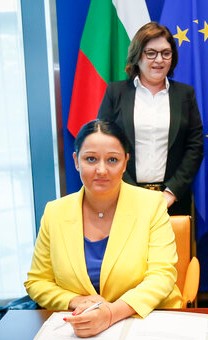 🚨<a href="/EP_Regional/">REGI Committee Press</a> to discuss now:
🔊 Do no harm to cohesion with Michiel <a href="/rijsberman/">Michiel Rijsberman</a>
🔊 Job creation - the just transition and impact investments by <a href="/sandrogozi/">Sandro Gozi</a>
🔊 Cohesion policy with <a href="/LilyanaPavlova/">Lilyana Pavlova</a>
🗓️Highlights 👉 bit.ly/3VVYoZA
📹Live 👉 bit.ly/3y8WgUF