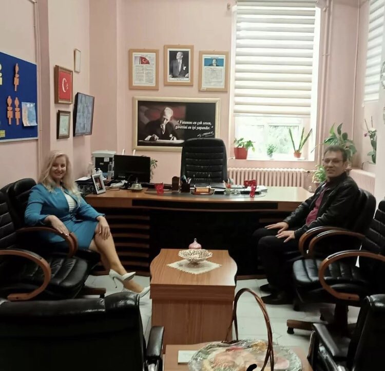 EdirneInonu's tweet photo. Okulumuzda bir dönem boyunca staj yapan Trakya Üniversitesi Sınıf Öğretmenliği Bölümü 4. Sınıf öğrencilerini sevgiyle uğurladık. Sorumlu Akademisyen Prof. Dr. İbrahim COŞKUN'a göstediği ilgi ve verdiği destekten dolayı teşekkür ediyoruz.
@Dr_Onderarpaci 
@Edirne_MEM https://t.co/U8w6LiQWmG